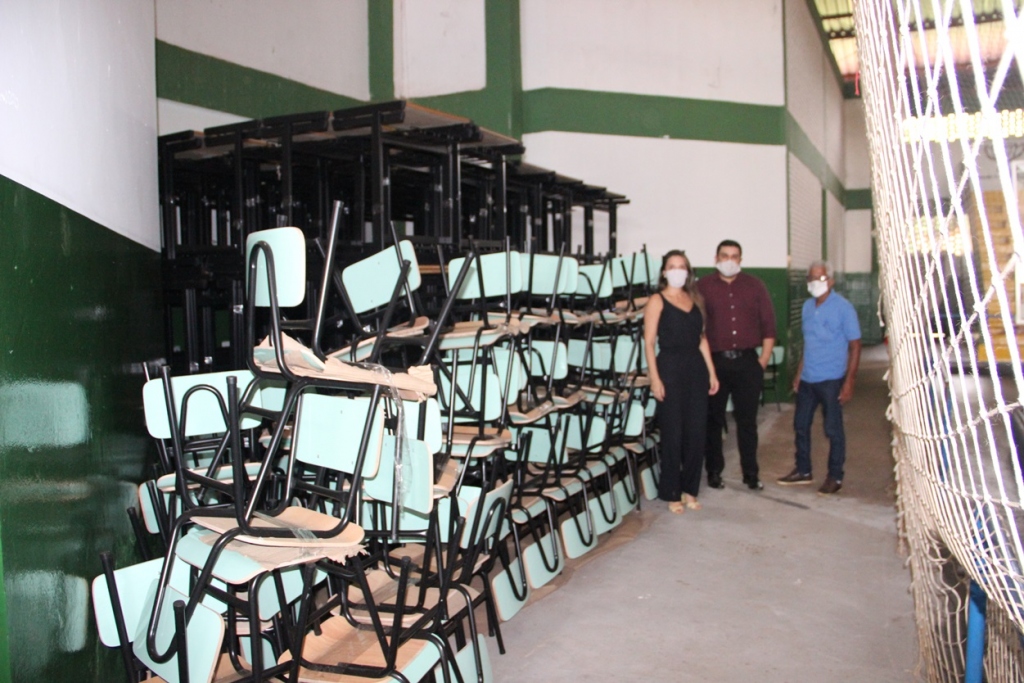Imagem: Prefeitura de Naviraí recebe 20 computadores e 350 jogos de mesas e cadeiras para a educação, 2020 - Assessoria de Imprensa